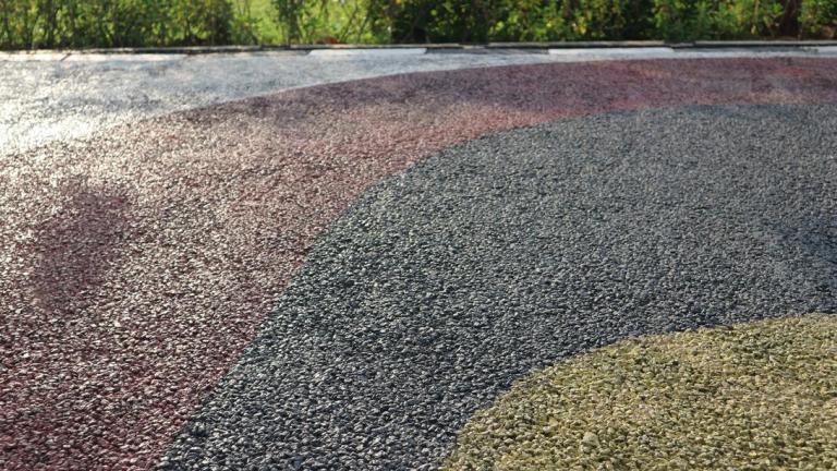 Enrobé noir ou rouge à Vieux-Vy-sur-Couesnon, lequel choisir ?